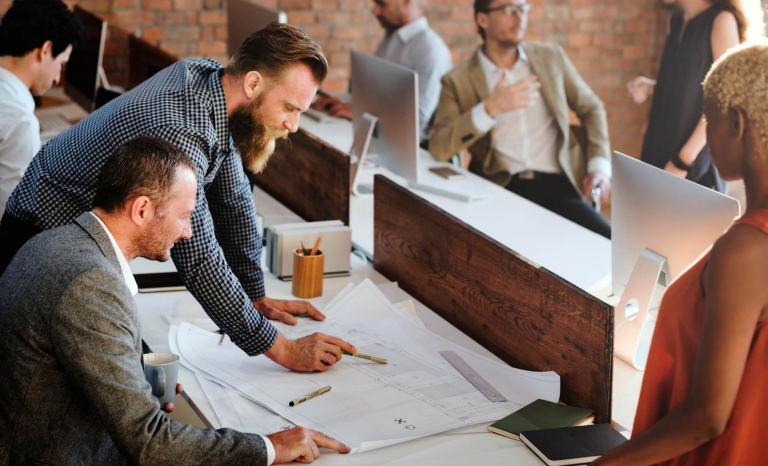 Capa do post: Como precificar e calcular o lucro de projetos de arquitetura?